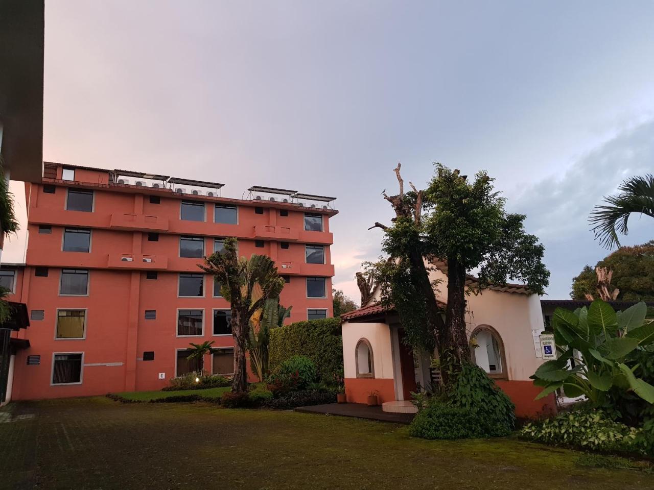 Gran Hotel De Lago - Lago Agrio Nueva Loja Exterior foto